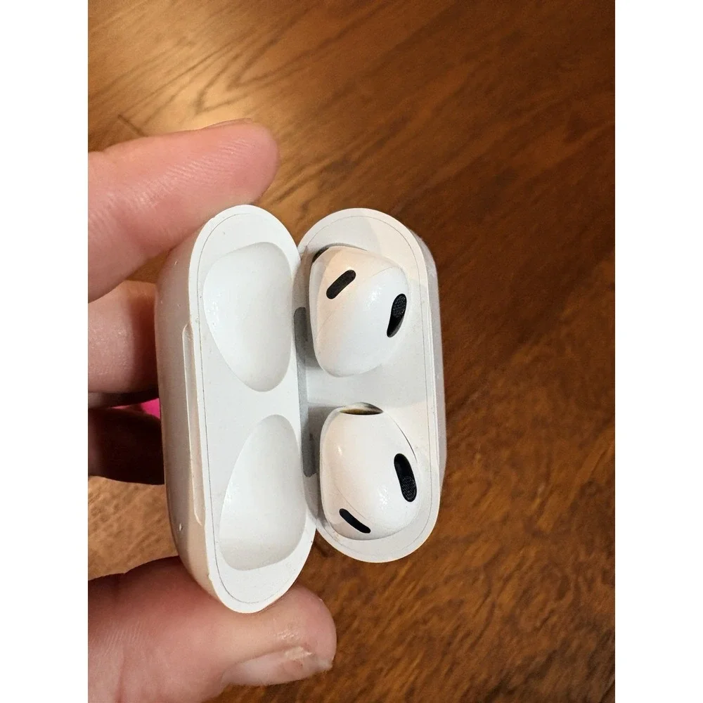 Apple AirPods Pro with Wireless Charging Case - White - PARTS -